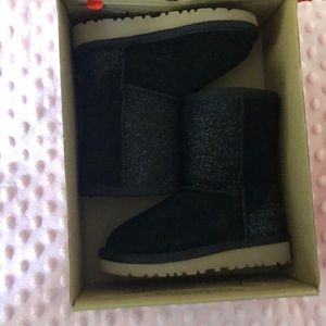 Children’s size 7 UGGS. NWT